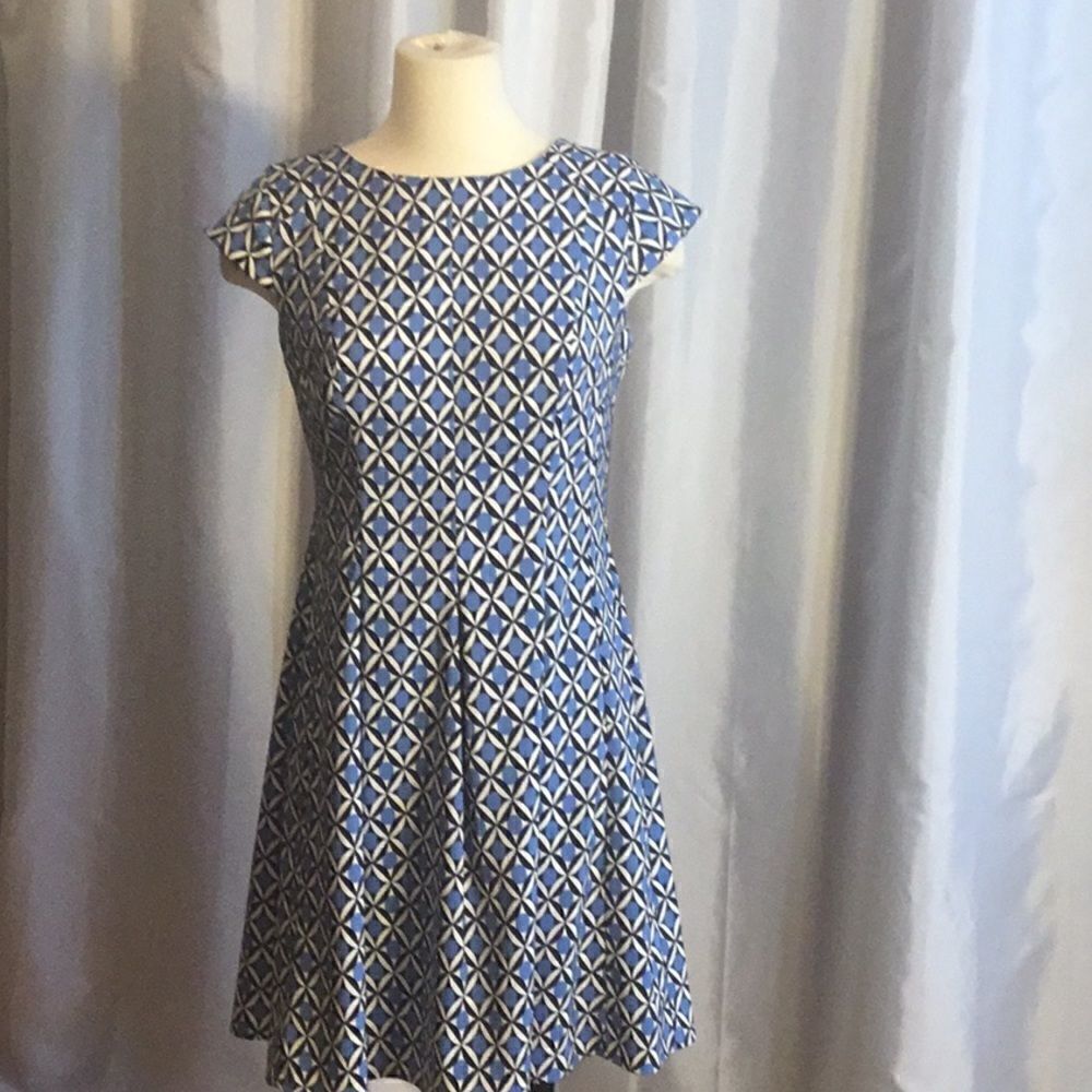 GEO PATTERNED CAP SLEEVE DRESS IN 8 BY AGB